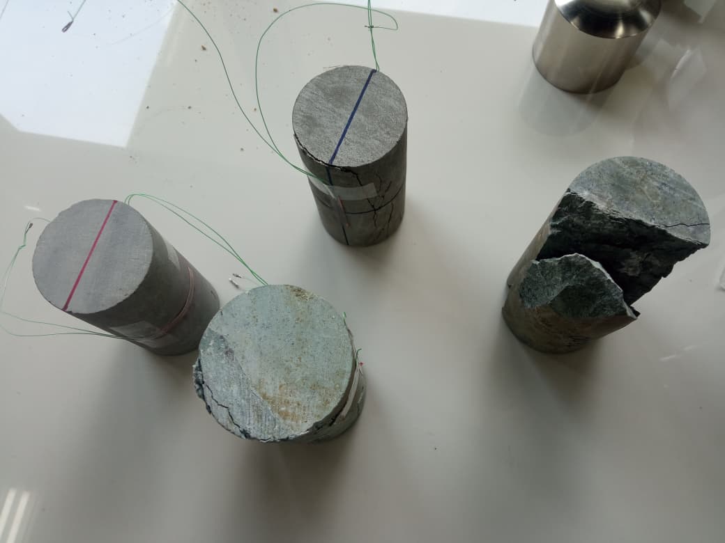 Uji Uniaxial Compressive Strength (UCS)