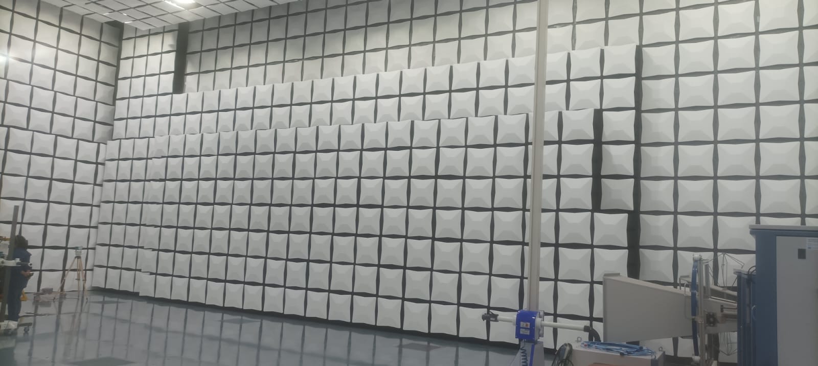 Magang/Praktek Kerja Lapangan/Penelitian - Laboratorium Kompatibilitas Elektromagnetik (EMC)