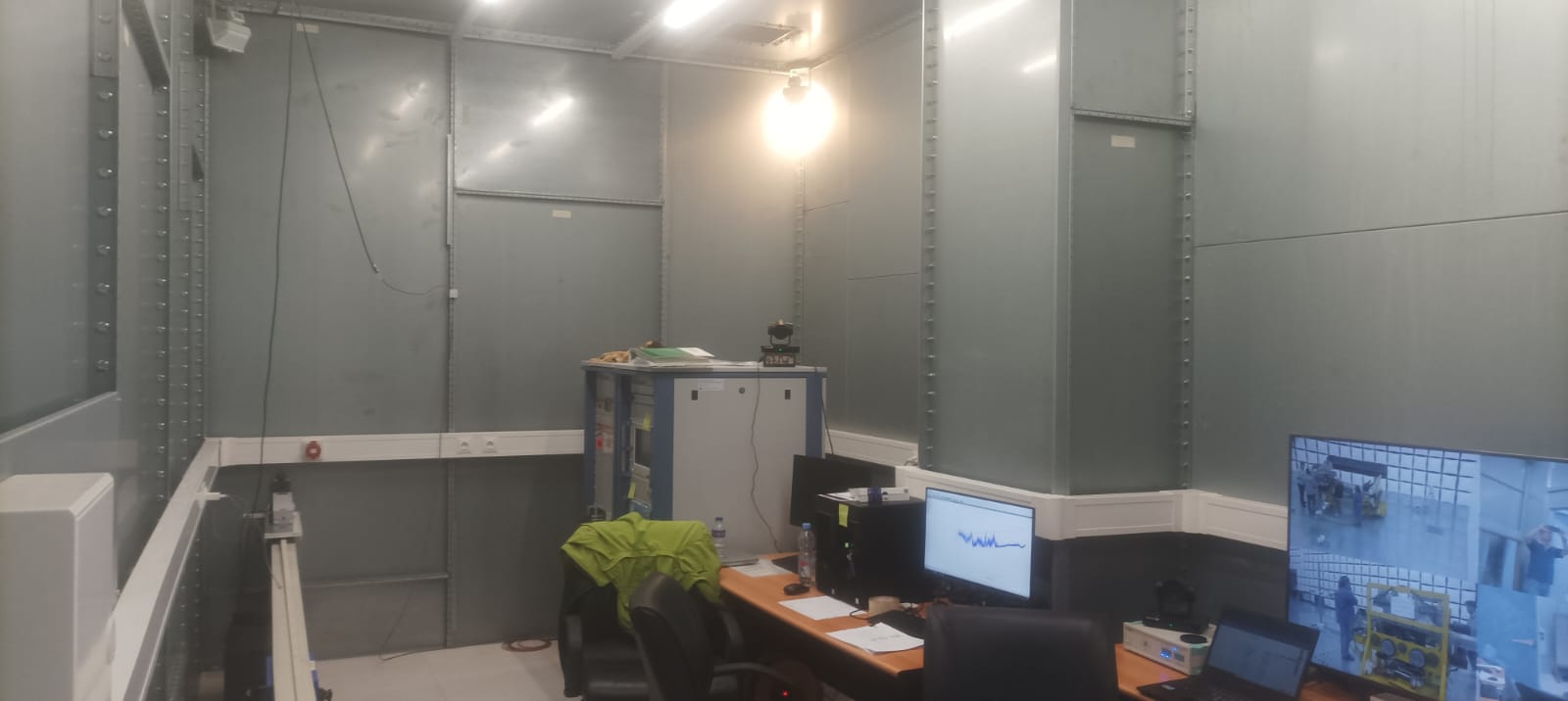 Design and Realization of a Real-Time Laboratory Environment Monitoring Automation System