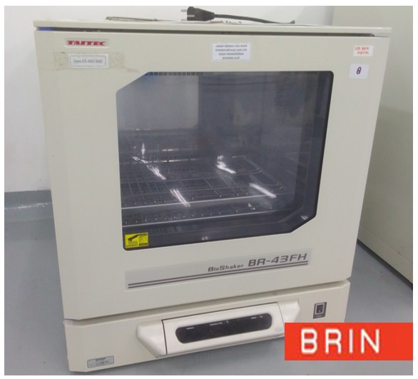 Penggunaan Incubator Shaker Taitec Lab Preparasi Lantai 1 - Genomik