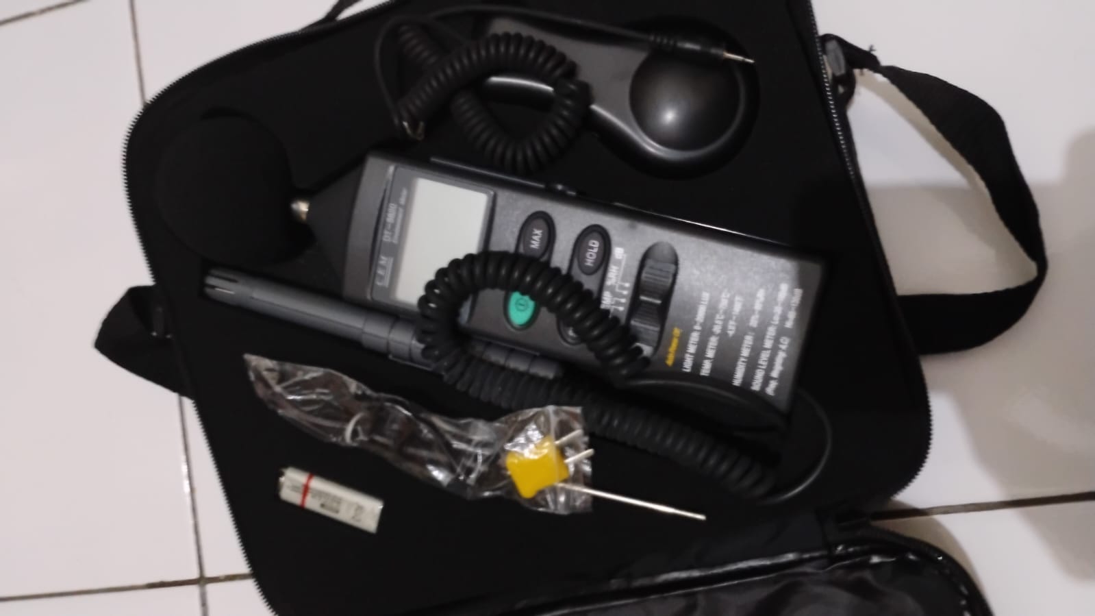 Light meter CEM DT-8820