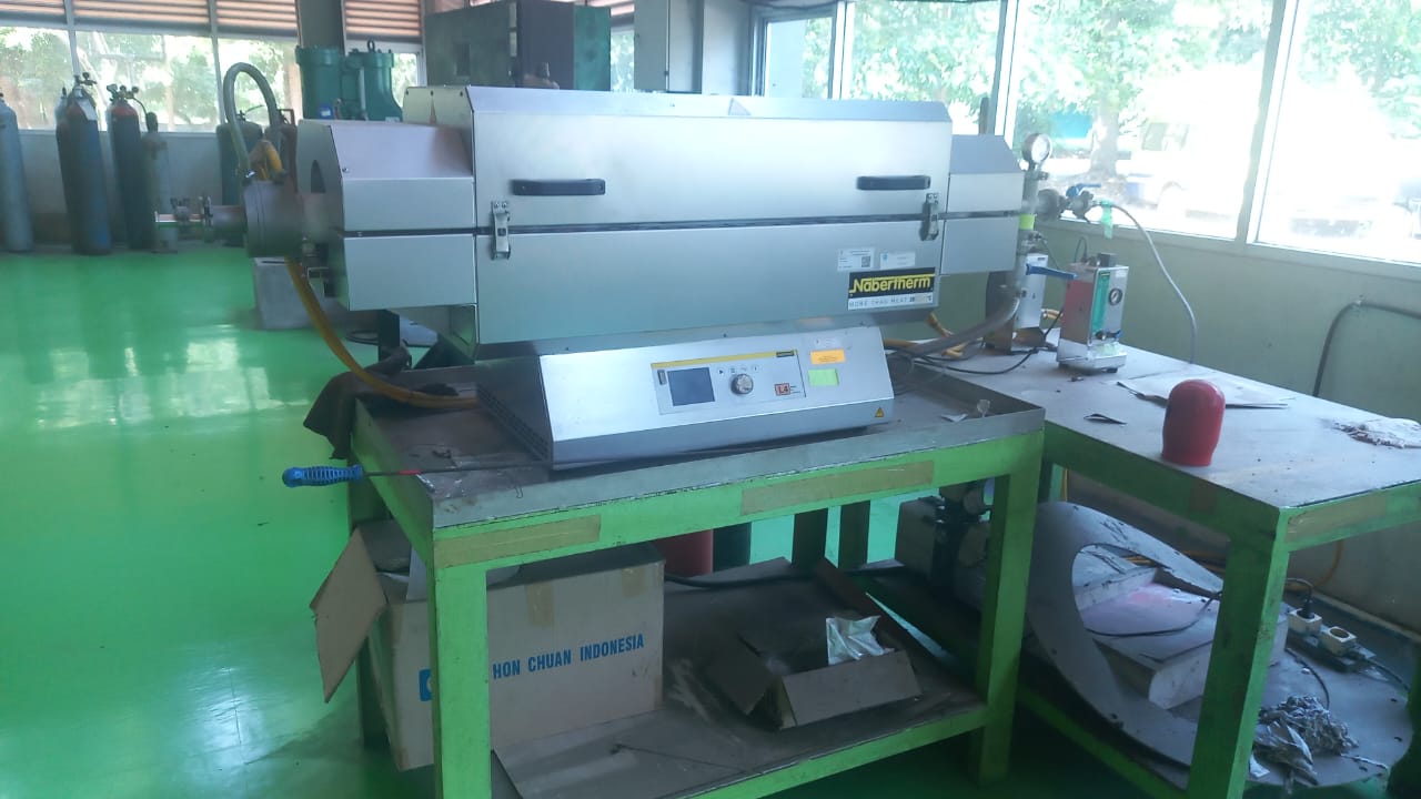 Penggunaan Tube furnace Naberthem (L-4)