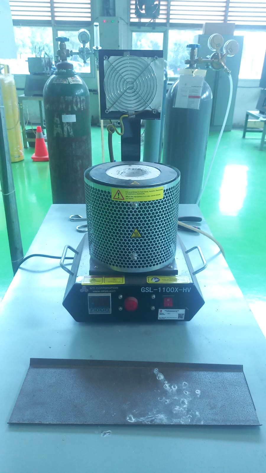 Penggunaan Melting furnace GSL1100X