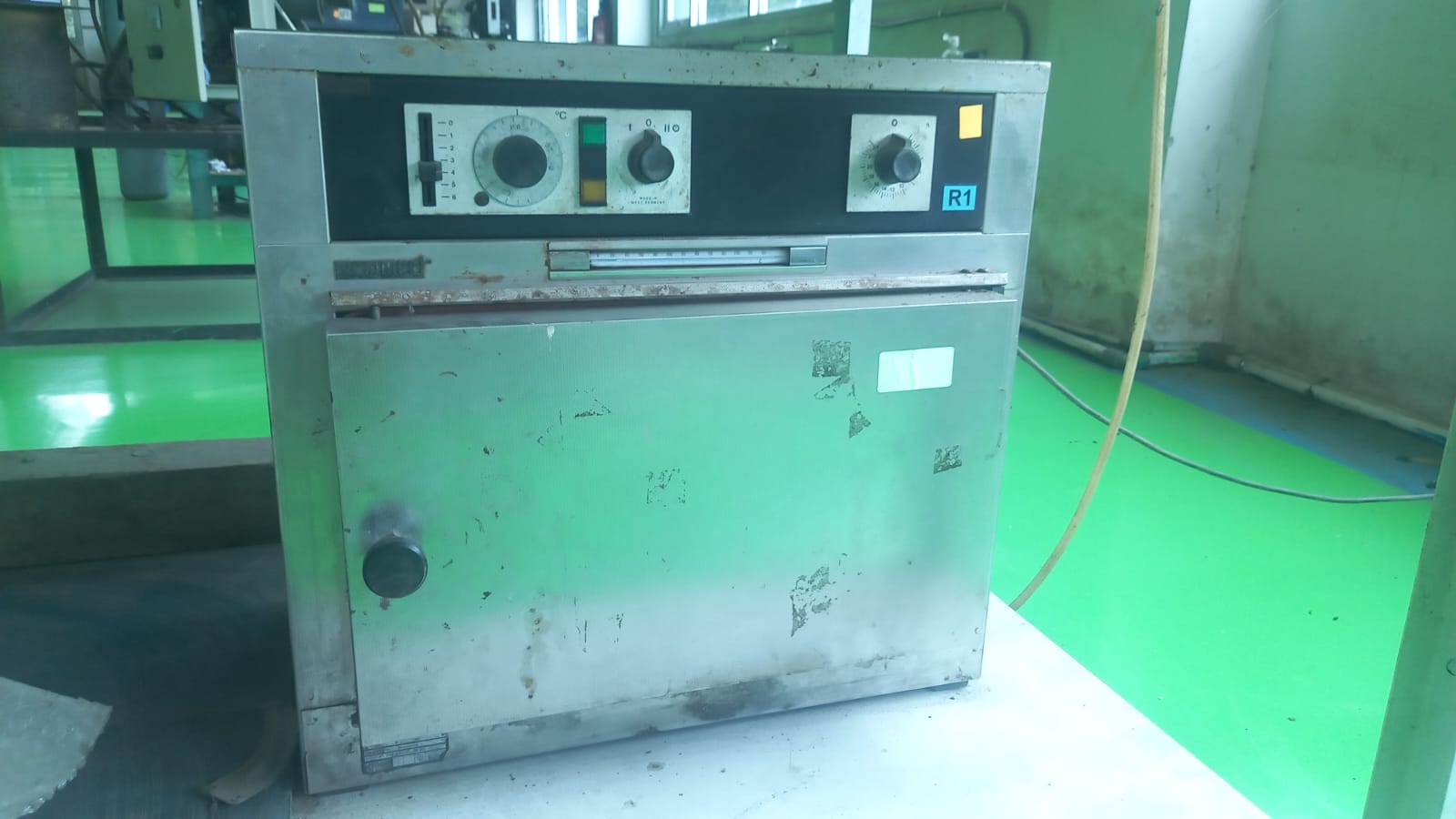 Oven (R-1)