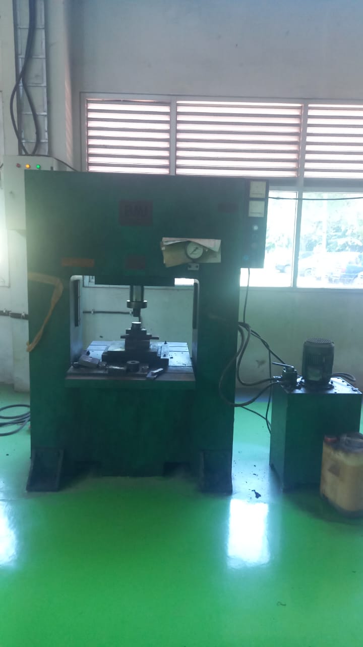 Penggunaan Mesin Press BMI