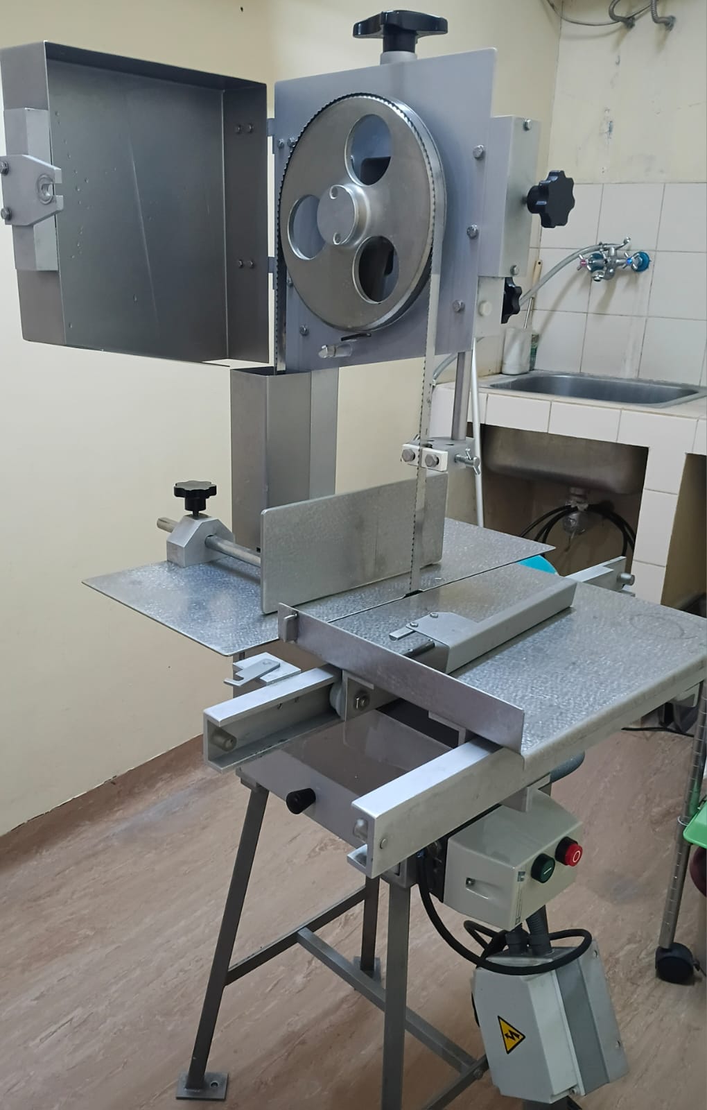 Band Saw Machine