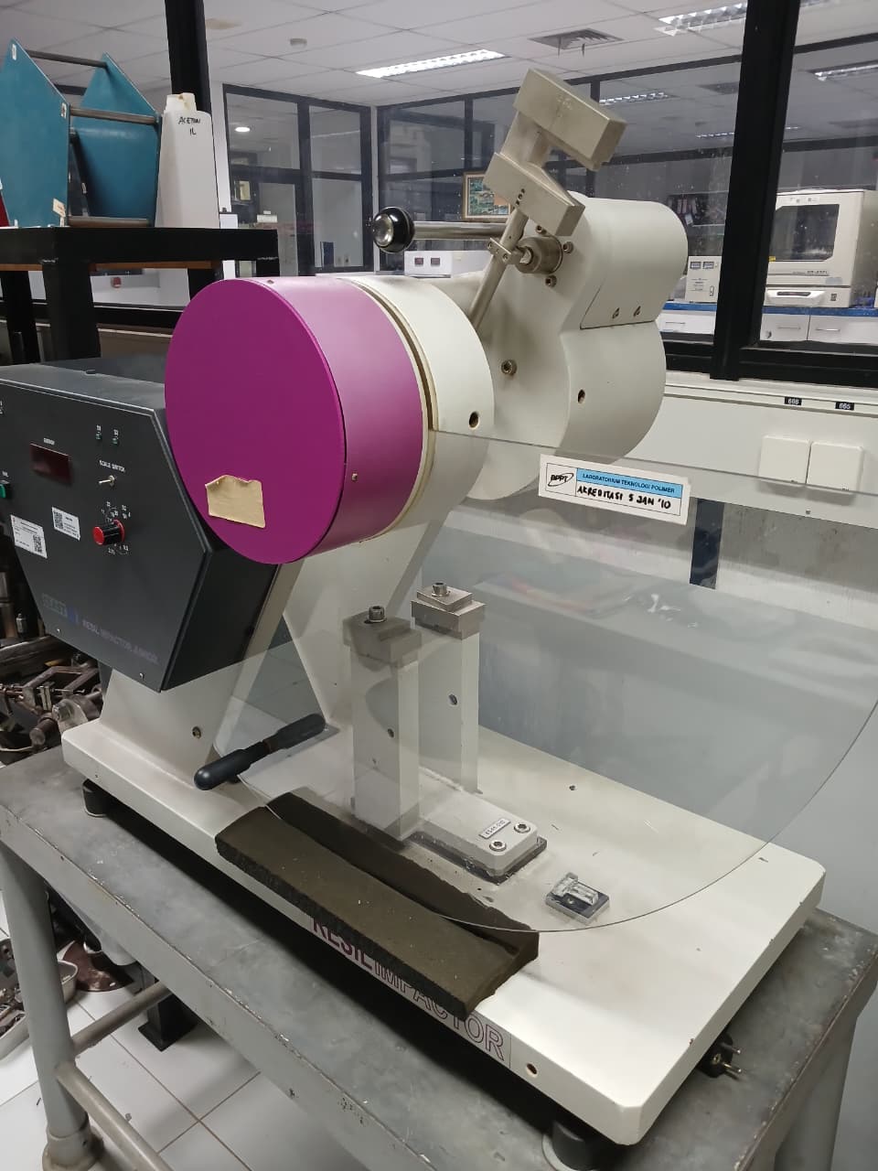 Impact (Izod/Charpy) tanpa takikan (Notch)