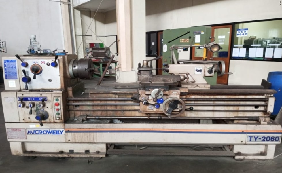 Mesin Bubut Manual