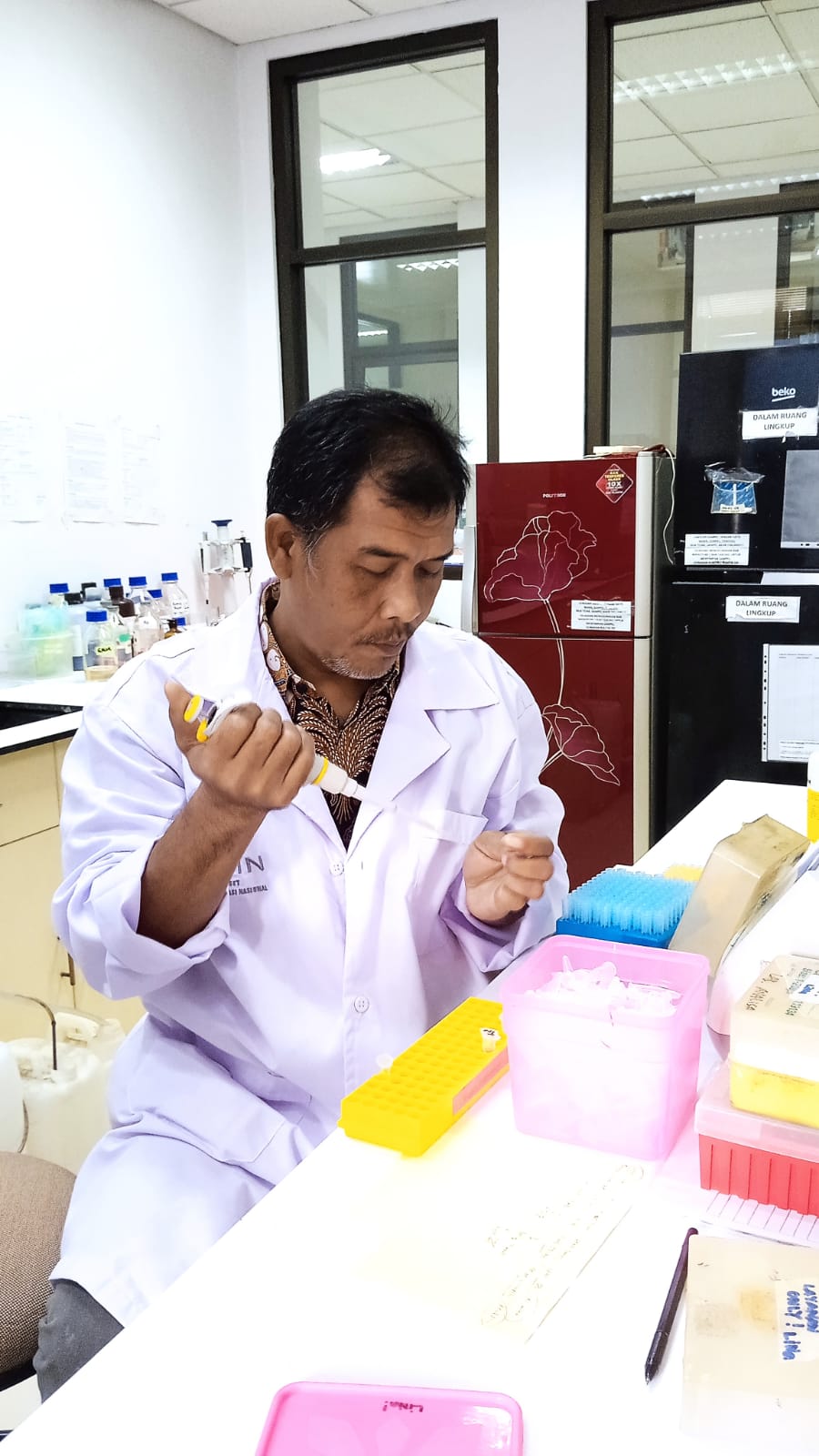 Pengukuran Berat Molekul protein xilanase, Protease dan Amilase (1 gel 5 sampel)