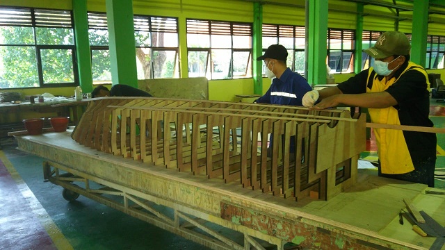 Layanan Kustomisasi Pembuatan Model kapal dari bahan kayu sampai dengan panjang 3 m