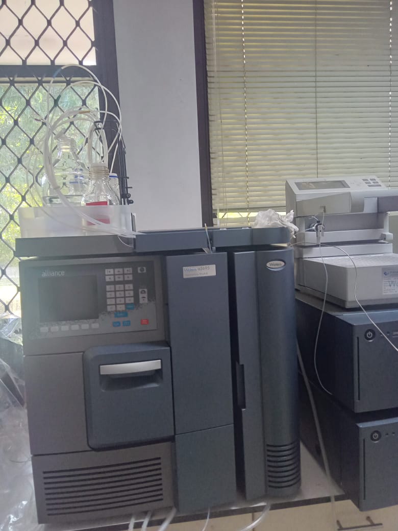 Penggunaan alat HIGH PERFORMANCE LIQUID CHROMOTOGRAPHY (HPLC) 