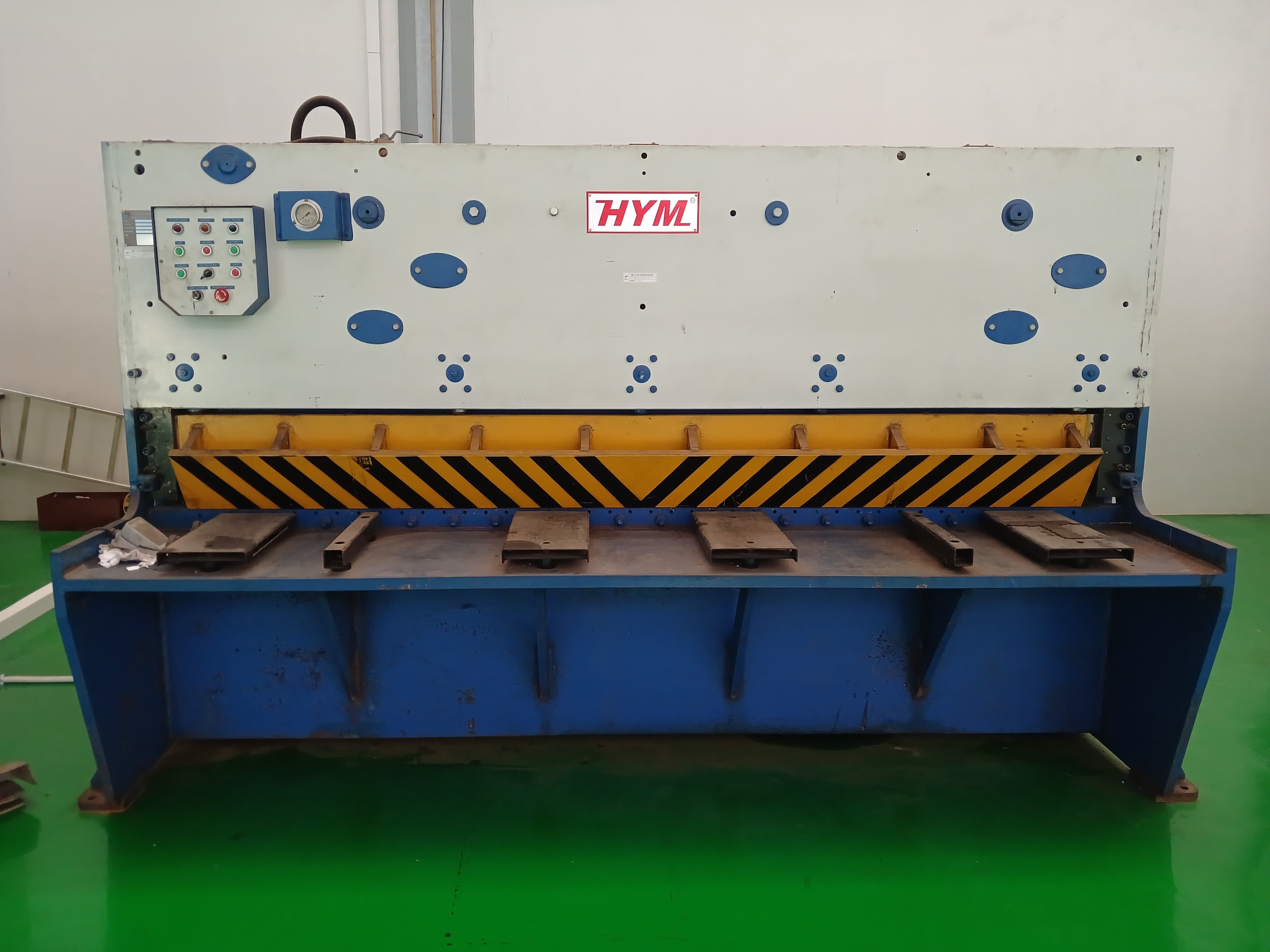 Mesin Potong Plat