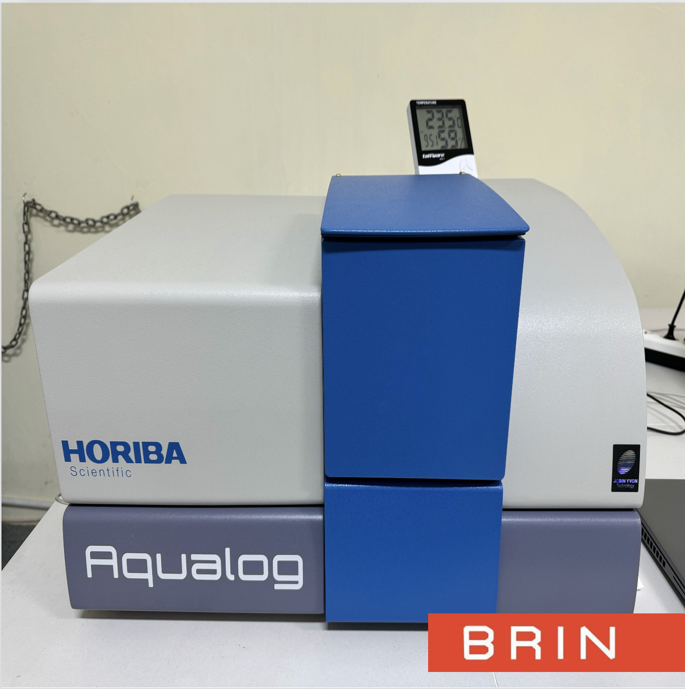 DUAL UV-VIS ABSORPTION AND PL SPECTROMETER