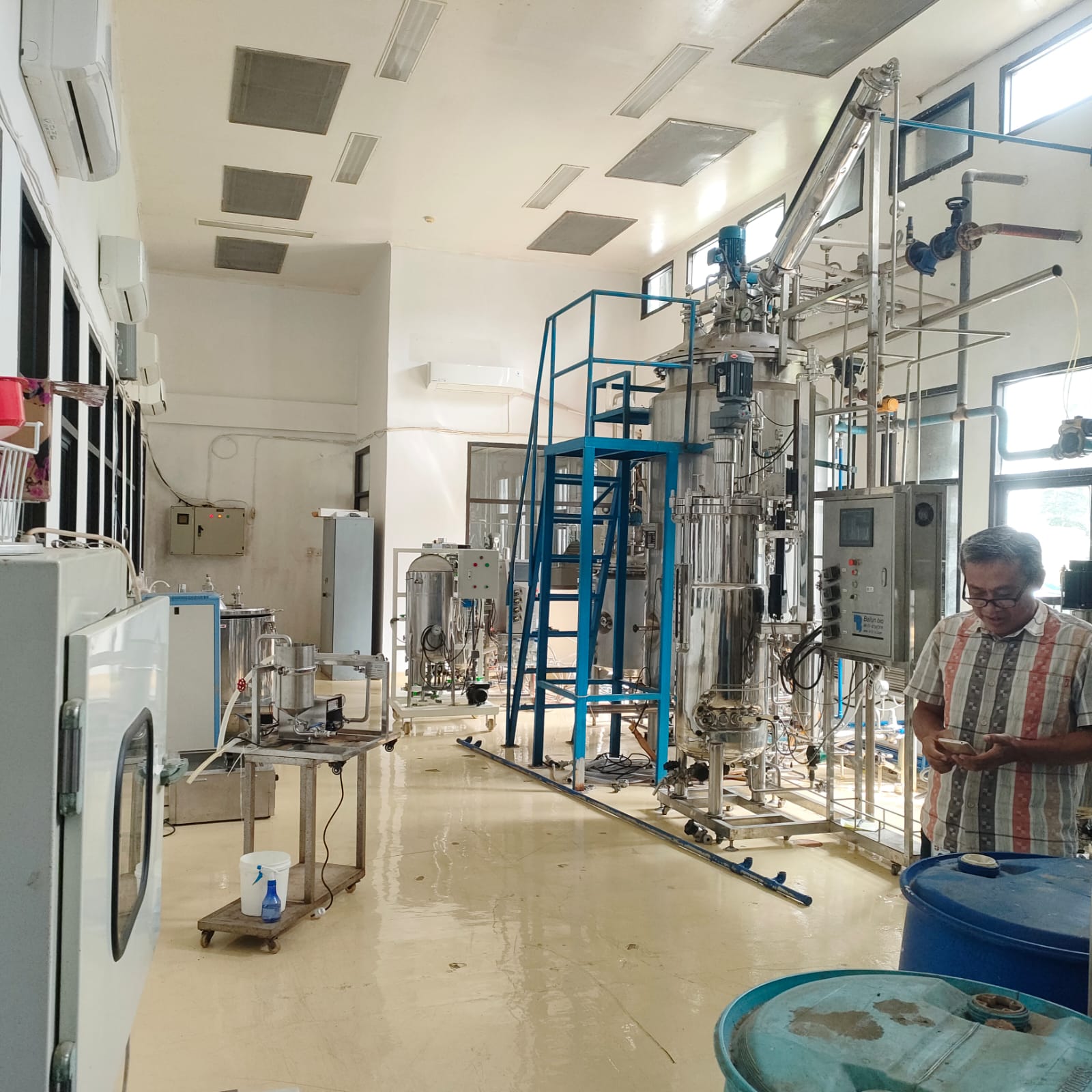 Use of 1000 liter protease enzyme production facility