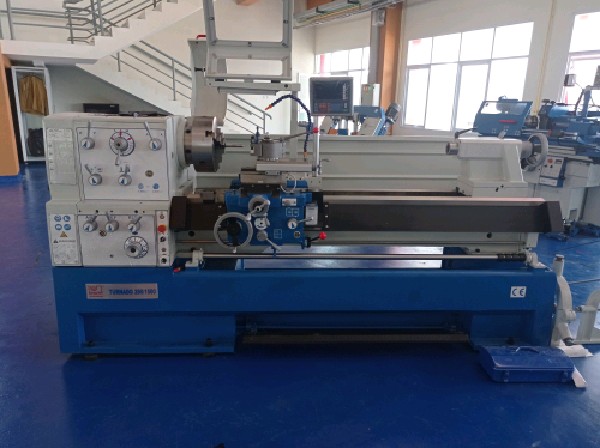 Universal Lathe Machine