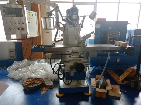 Universal Milling Machine