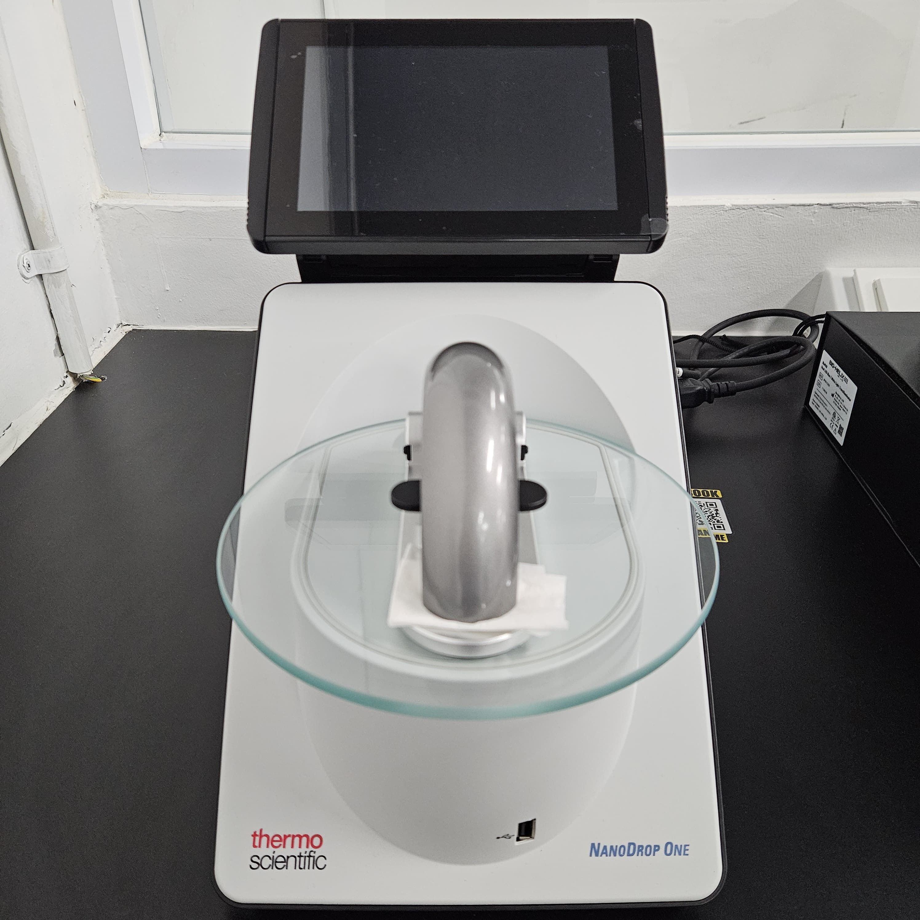 Penggunaan Nanodrop One - Spektrofotometer mikrovolume untuk mengukur konsentrasi DNA, RNA, dan protein dalam sampel