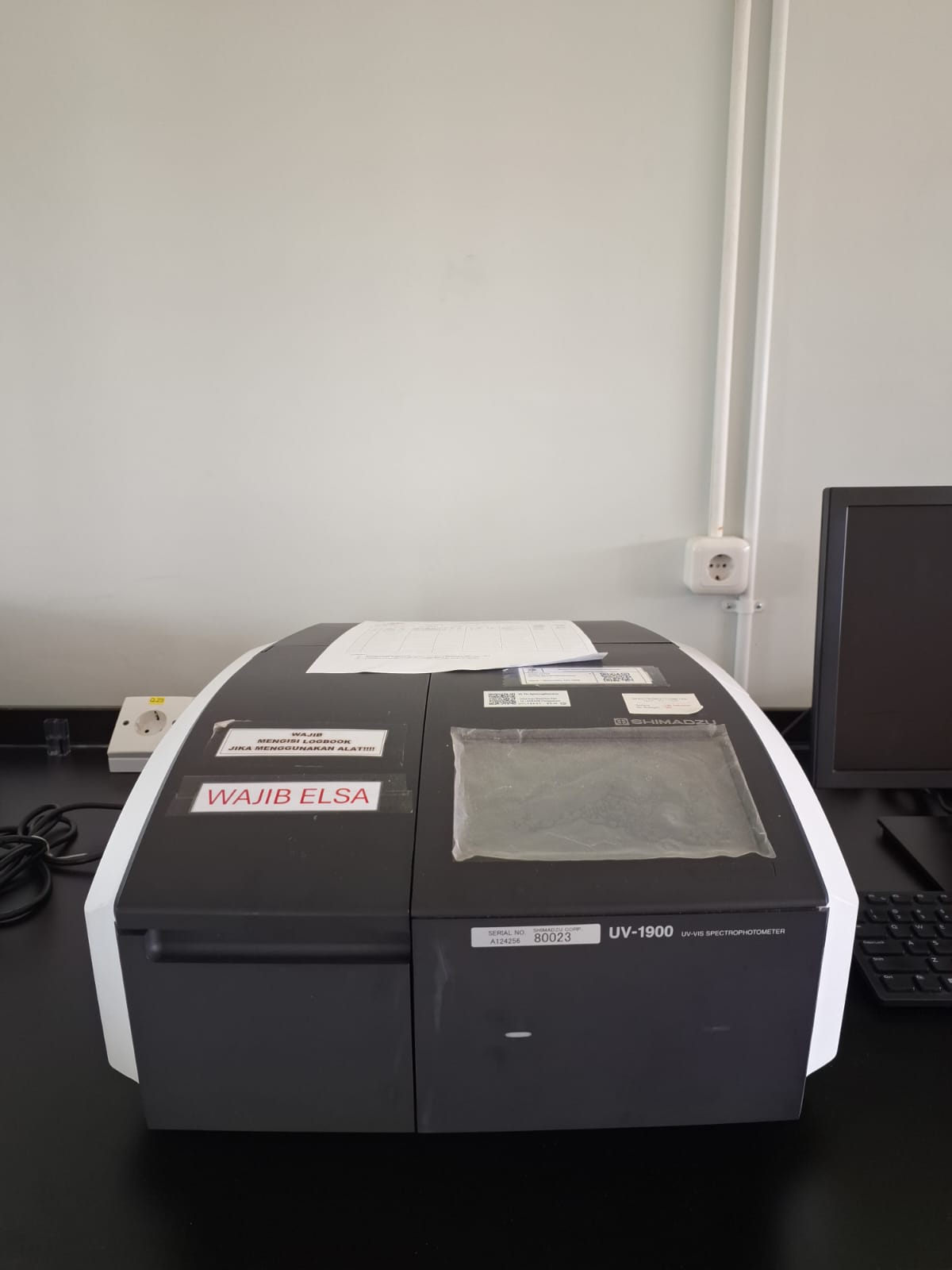 PEMBACAAN ABSORBANSI DENGAN SPEKTROFOTOMETER UV-VIS SHIMADZU 1900