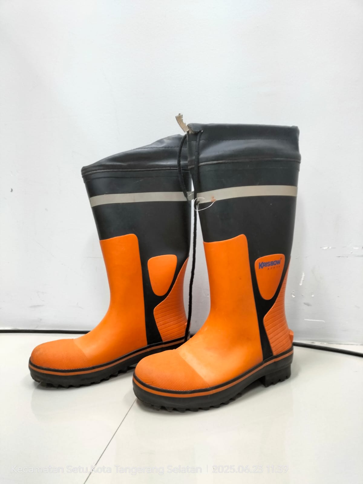 Sepatu Boots Safety dengan Beam Port