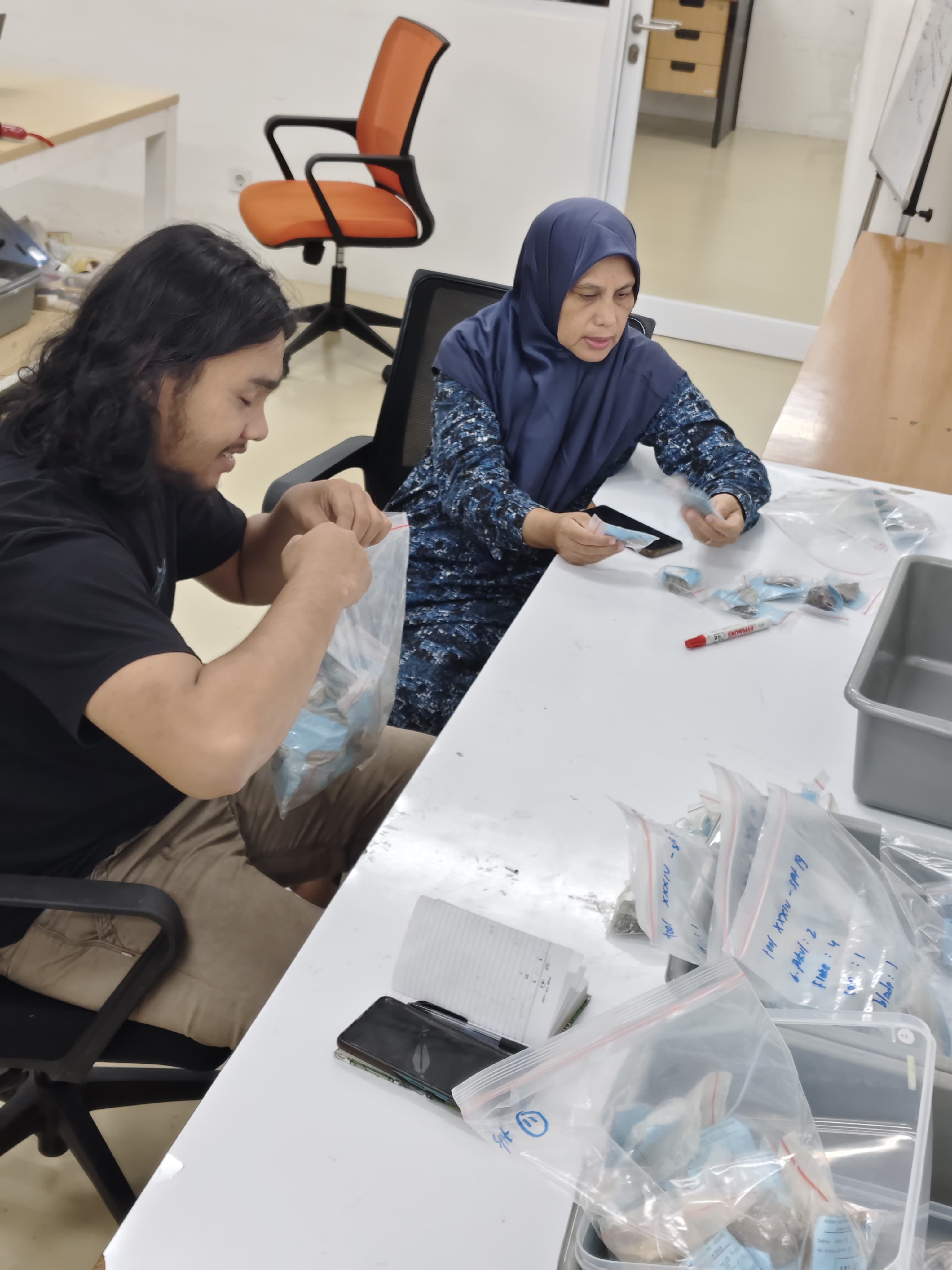 Magang Biasa Siswa/Mahasiswa di Koleksi Artefak di KST Cibinong Direktorat Pengelolaan Koleksi Ilmiah